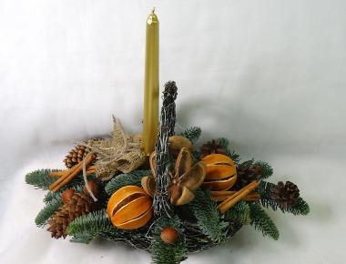 Новогодняя композиция «Ночь, свеча, мандарин»