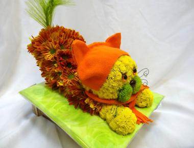 Игрушка из цветов котик «Оранжевая шапочка»