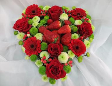 Сердце из цветов на 14 февраля «Любимой»