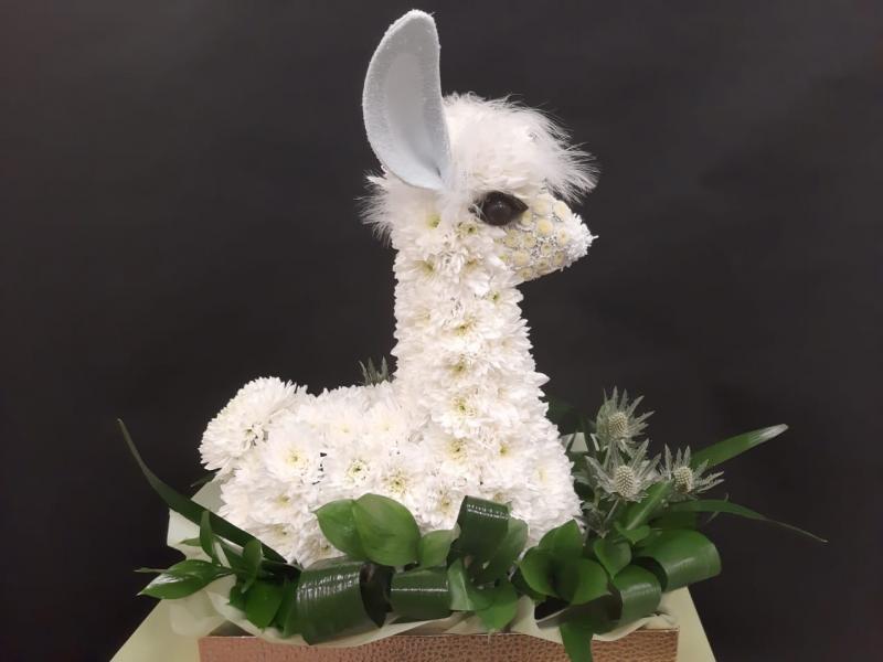 лошадь из цветов