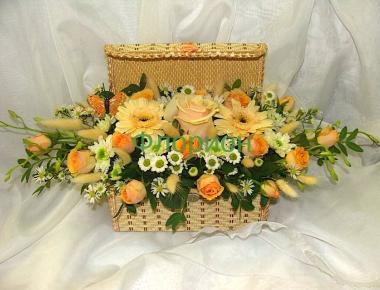 Цветы в коробке «Сундучок с цветами»