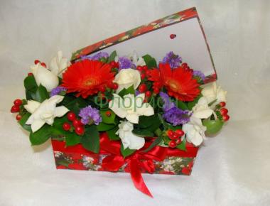 Цветы в коробке «Секрет счастливой любви»