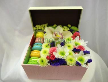 Цветы в коробке «Вкусно и красиво»