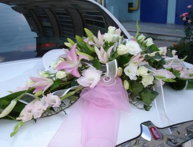 Цветы для украшения свадебной машины «Равновесие достижимо»