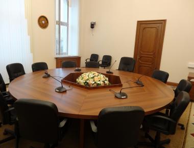 Композиция на стол переговоров «Королева» (Б)