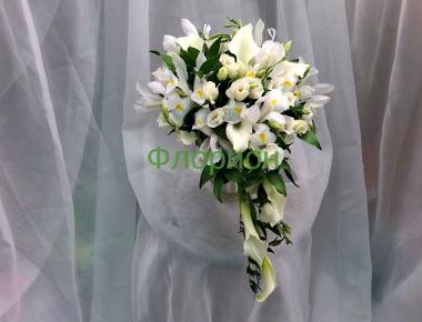 Букет «Белый скат» каскадный для невесты
