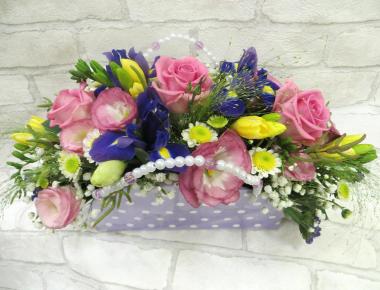 Цветы в корзине для учителя «Мы Вас любим»