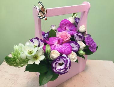Цветы в деревянном ящике «Бабочка любви»