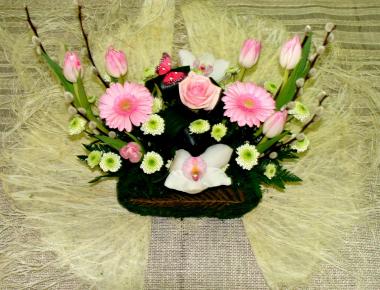 Композиция с живыми цветами «Чудесный»