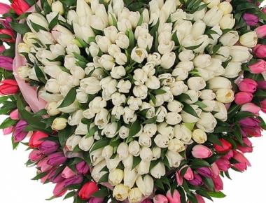 Сердце из цветов на 14 февраля «Тюльпановое признание»
