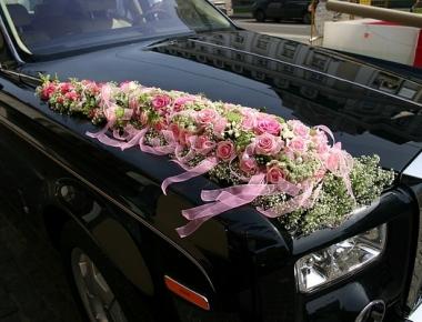 Цветы для оформления свадебной машины «Амур»