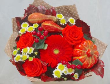 Букет цветов «Красный цвет осени»
