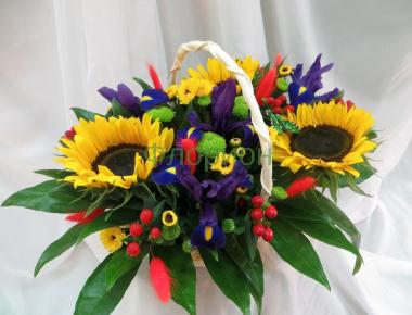 Цветы учителю в корзине «Скоро в школу»