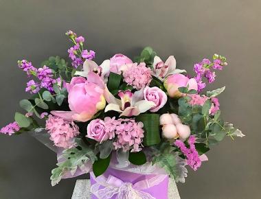 Цветы дорого в коробке «Цвет романтики»