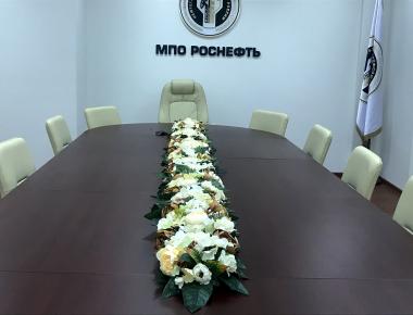 Композиция на стол переговоров «Манёвр» (Б). МПО «РОСНЕФТЬ»
