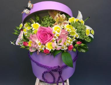 Цветы в шляпной коробке «Радуйся жизни»