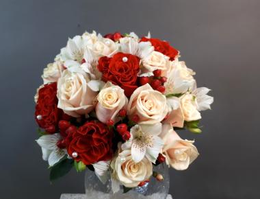 Свадебный букет из роз «Уплыть за закат»