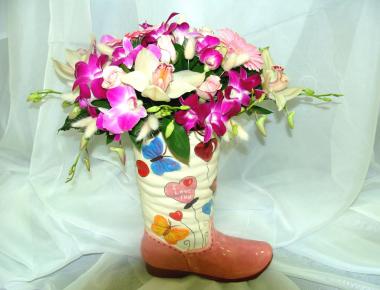 Композиция из цветов «Веселый сапожок»
