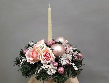 Новогодняя композиция со свечой «Цветы в снегу цветут однажды»