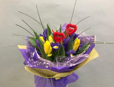 Цветы из цветов на 14 февраля «Просто привет»