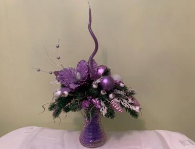 Новогодняя композиция со свечой «Фиолетовый зигзаг огня»