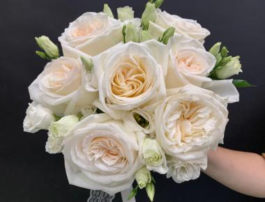 Свадебный букет из роз «Гармония классики»