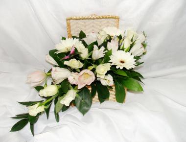 Композиция из цветов «Сундучок с цветами 1»