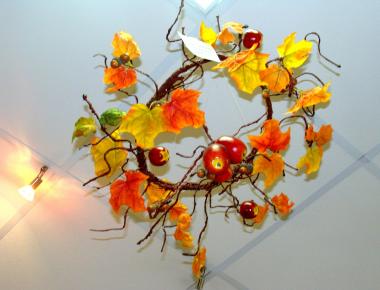 «Осенний полет » из искусственных цветов