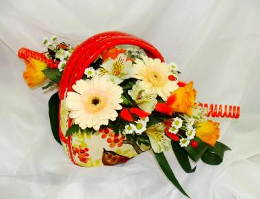 Композиция из цветов «Ваза-сумочка»