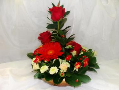 Композиция из цветов «Движение по спирали»