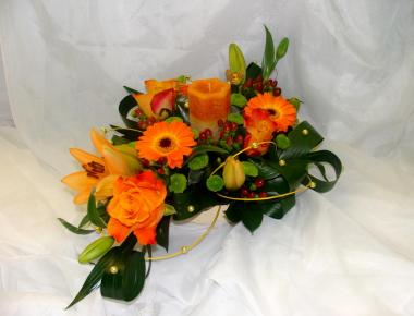 Композиция из цветов «Со свечой веселей»