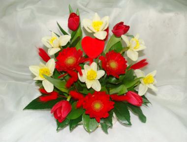 Цветы на 14 февраля «Люблю»