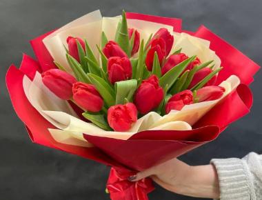  Букет с тюльпанами «Яркие впечатления»