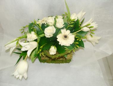 Композиция с цветами «Сумочка с цветами 5»