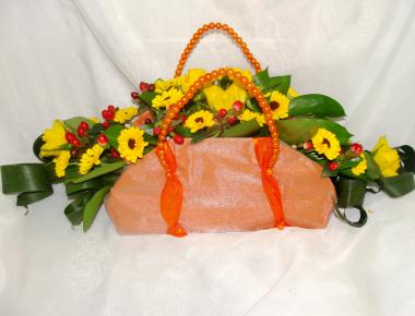 Композиция с цветами «Сумочка с цветами 9»