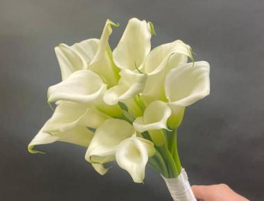  Свадебный букет из калл «Чаша счастья»