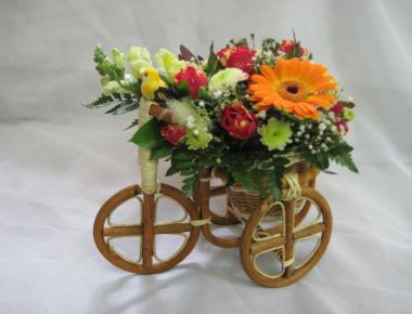 Композиция из цветов «Оранжевый велосипед»