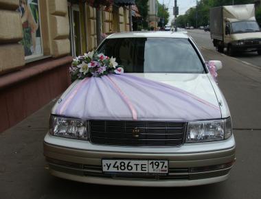Цветы для оформления машины на свадьбу «Вираж»