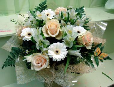 Букет цветов «Нежный кремовый»