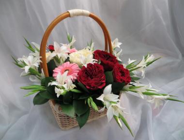 Цветочная корзина «Пионовидные розы»