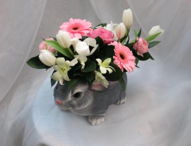 Композиция из цветов «Заяц»