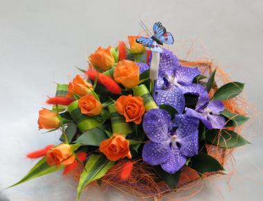 Композиция из цветов на стол «Бабочка»