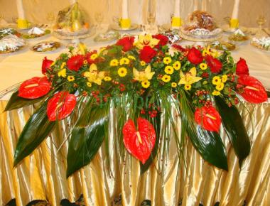 Композиция из цветов «Красное золото»