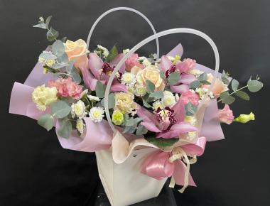 Цветы в коробке «Снова удачный день» 