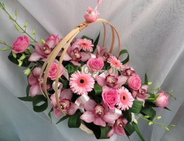 Цветы в корзине на день влюбленных «Райская»