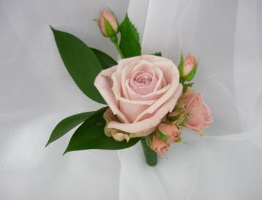 Бутоньерка для жениха «Розовая»