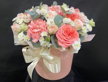 «Лучезарная улыбка» Цветы в шляпной коробке