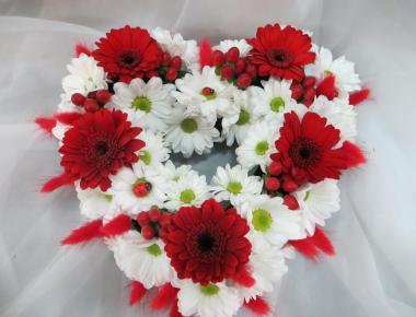 Сердце из цветов на 14 февраля «Светлое сердце»