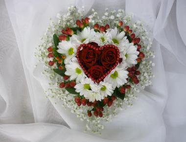 Цветы на 14 февраля «Сердце для любви»