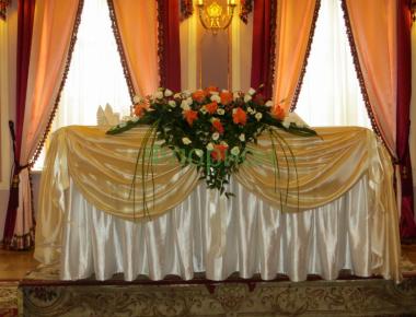 Украшение свадебного стола тканью «Столетия»